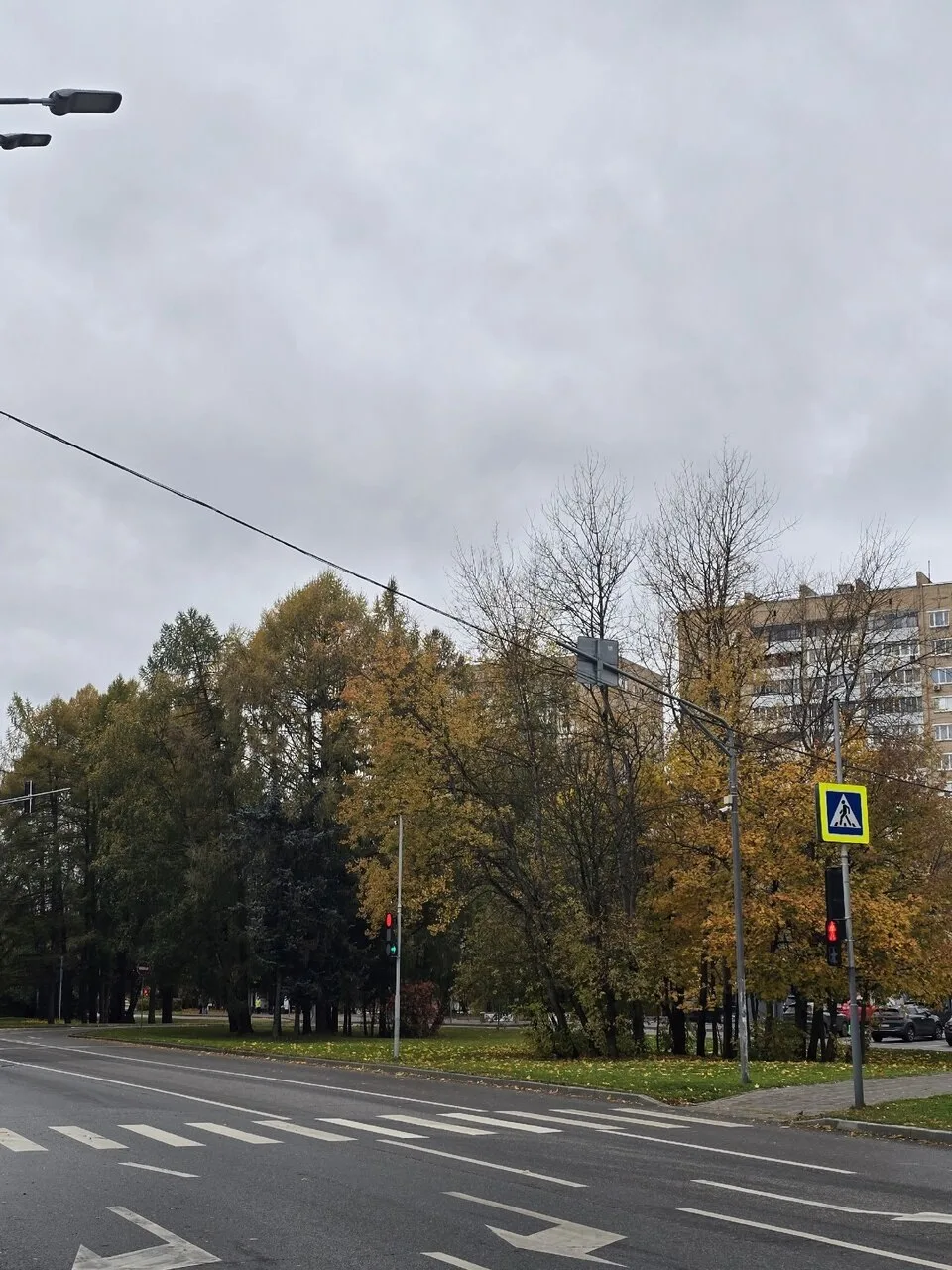 Погода сегодня пасмурная и прохладная ☁ Зато осенняя)