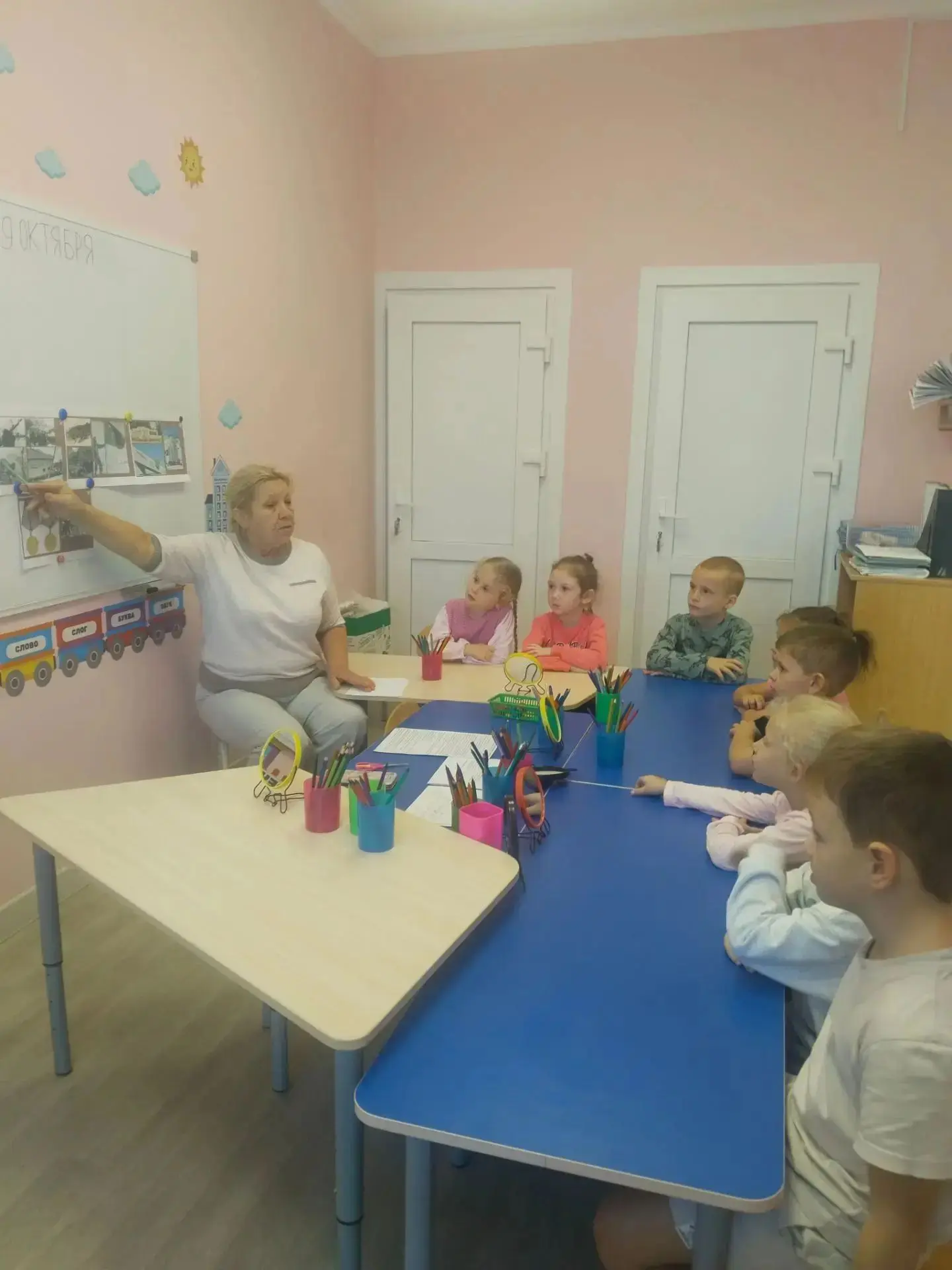 В старшей группе 4 "Непоседы" проведена беседа ко Дню освобождения Краснодарского края ...