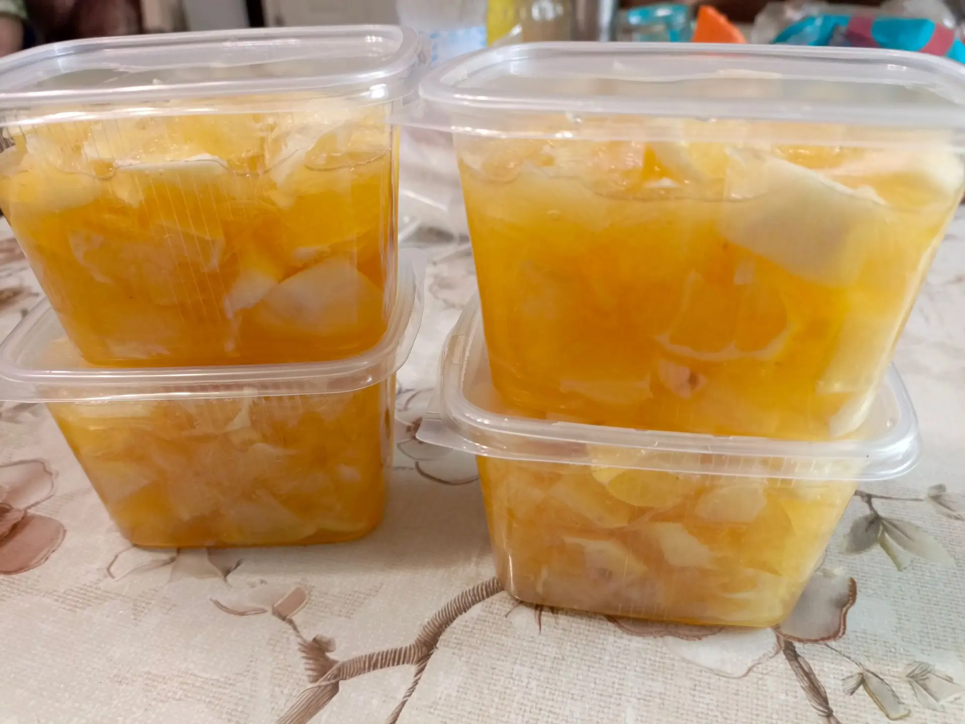 Сделала лимон с мёдом. Сезон простуд, однако 🍋
