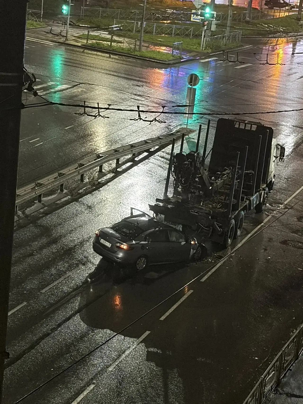 Жёсткая авария около трёх ночи произошла на перекрёстке Красноармейская-Гоголя.