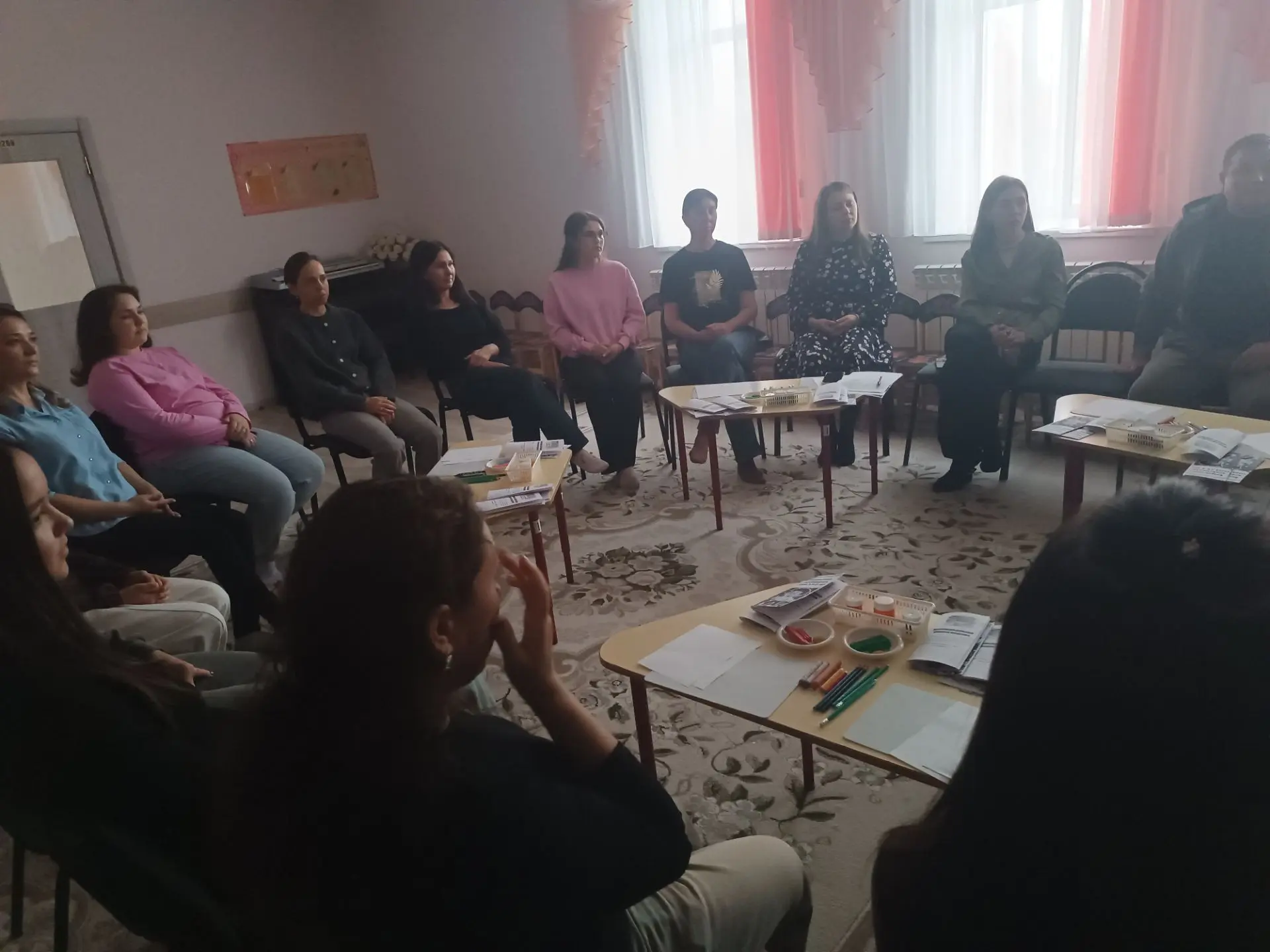 Буген ясле торкеменен эти-энилэре белэн беренче "Таныш булыйк" дип аталган жыелыш уздыр...