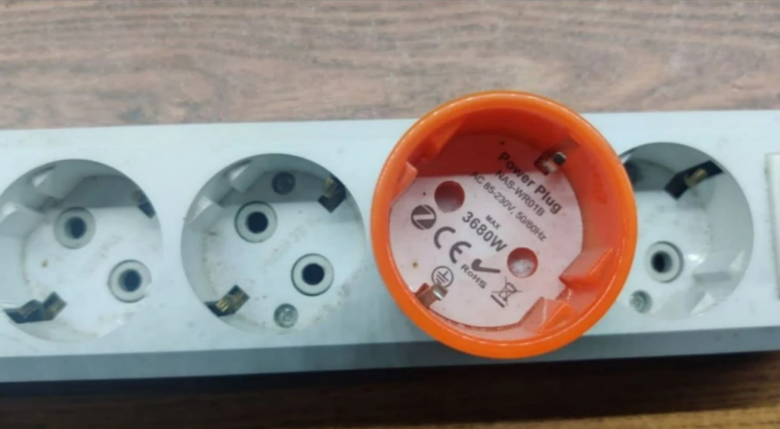 Умная розетка Zigbee: