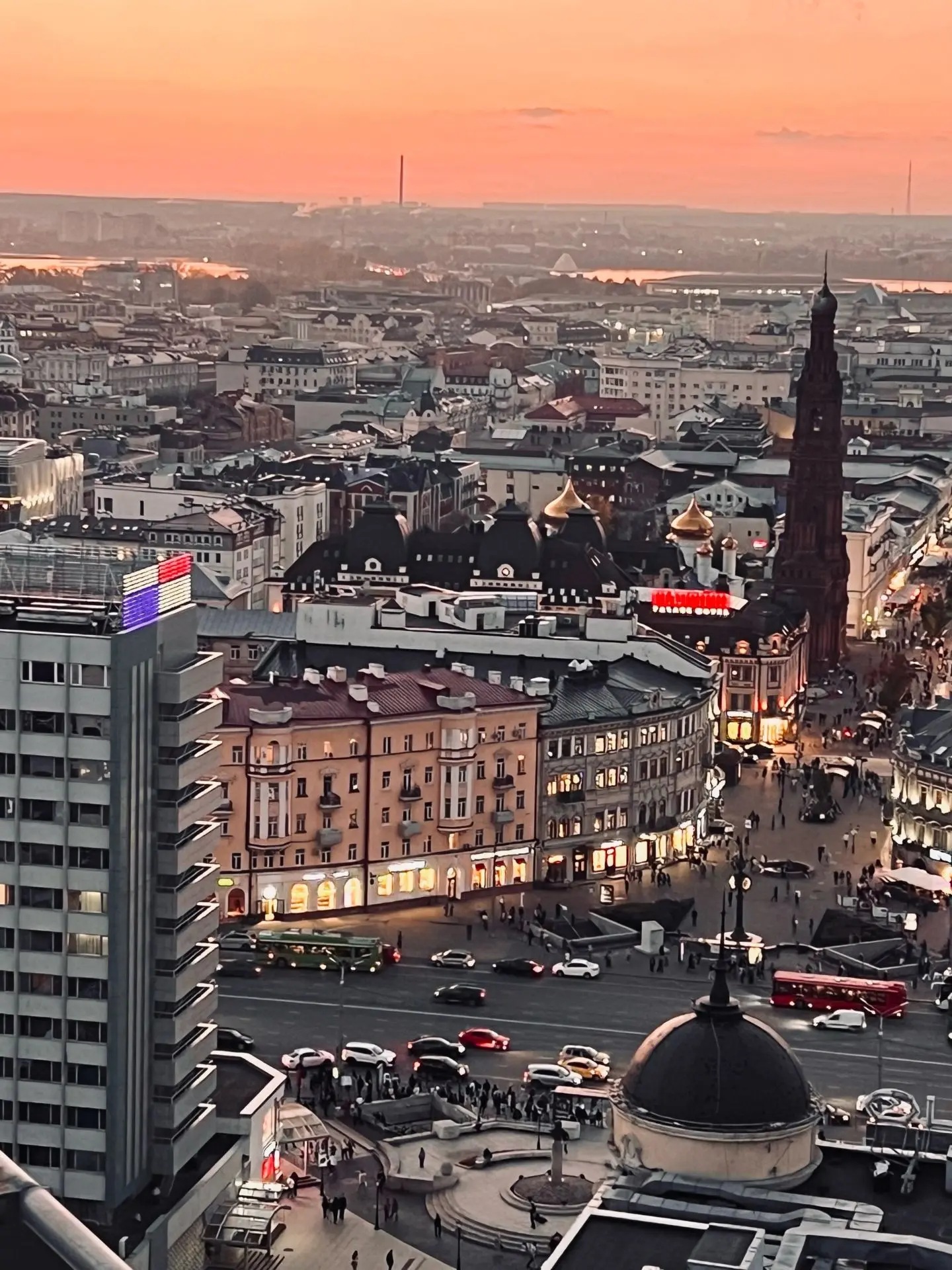 А вы видели, какие виды открываются с крыши Grand Kazan Hotel? Очень красиво, особенно ...