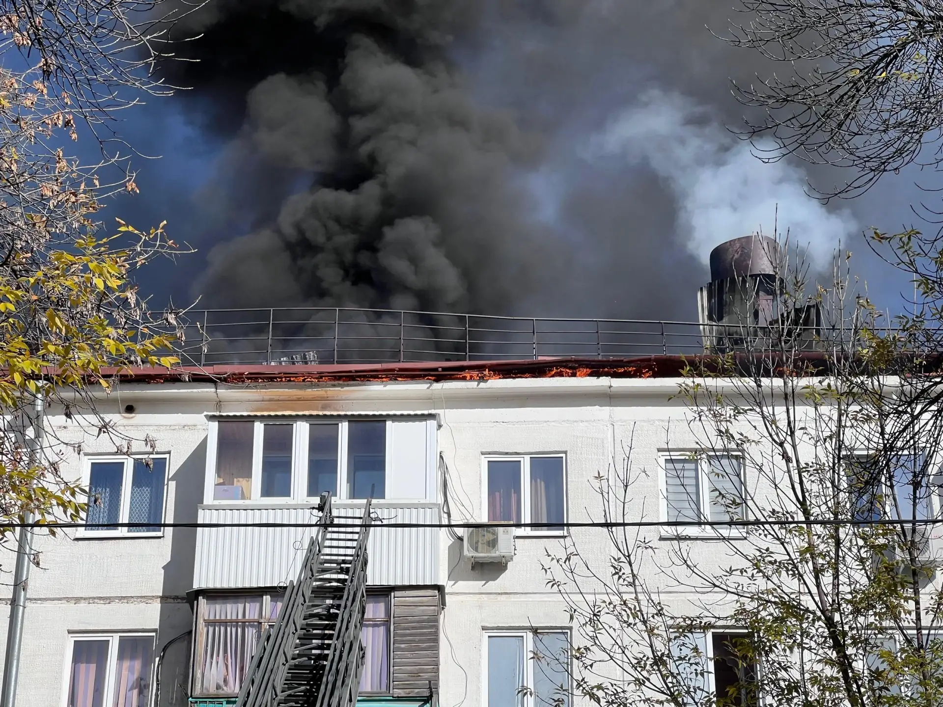 Из-за горящей крыши возле Южного автовокзала Уфы возбудили уголовное дело