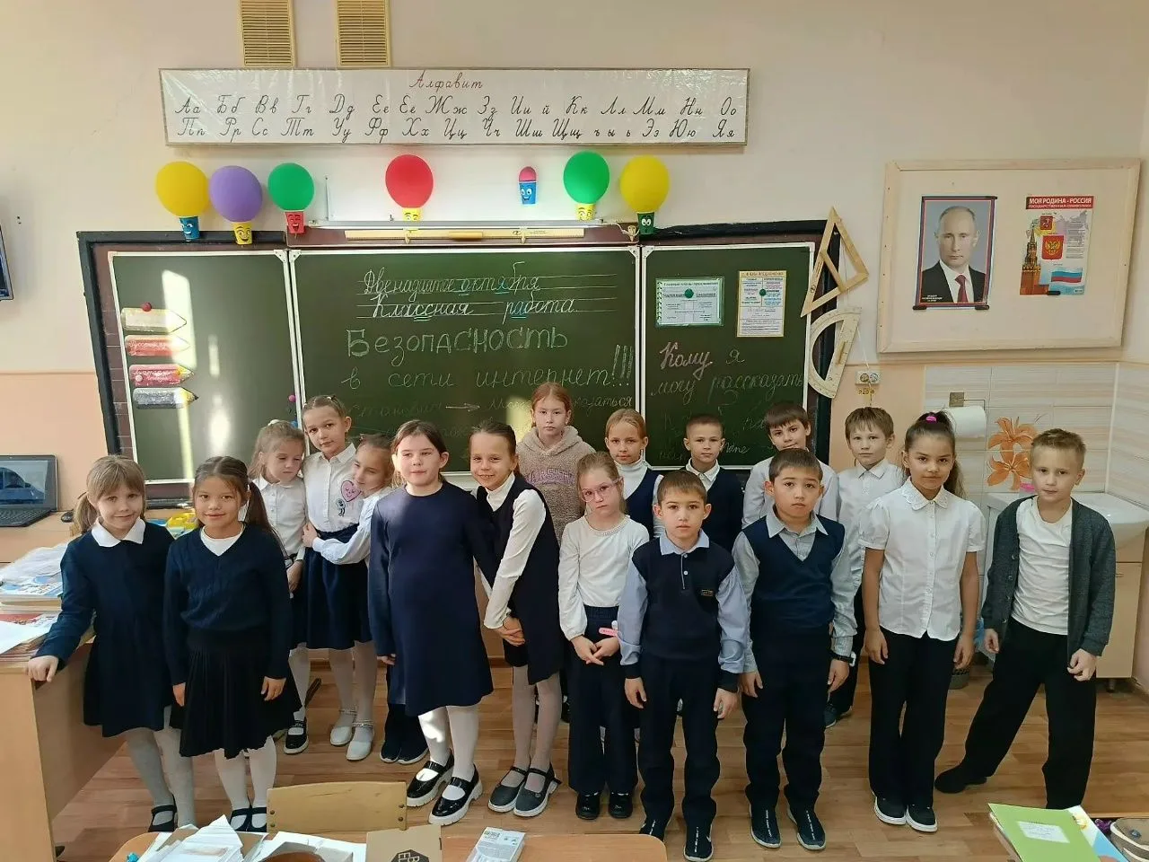 РАЗГОВОРЫ О ВАЖНОМ. 12 октября 2026 года в ГБОУ СОШ п. Луначарский началось с поднятия ...