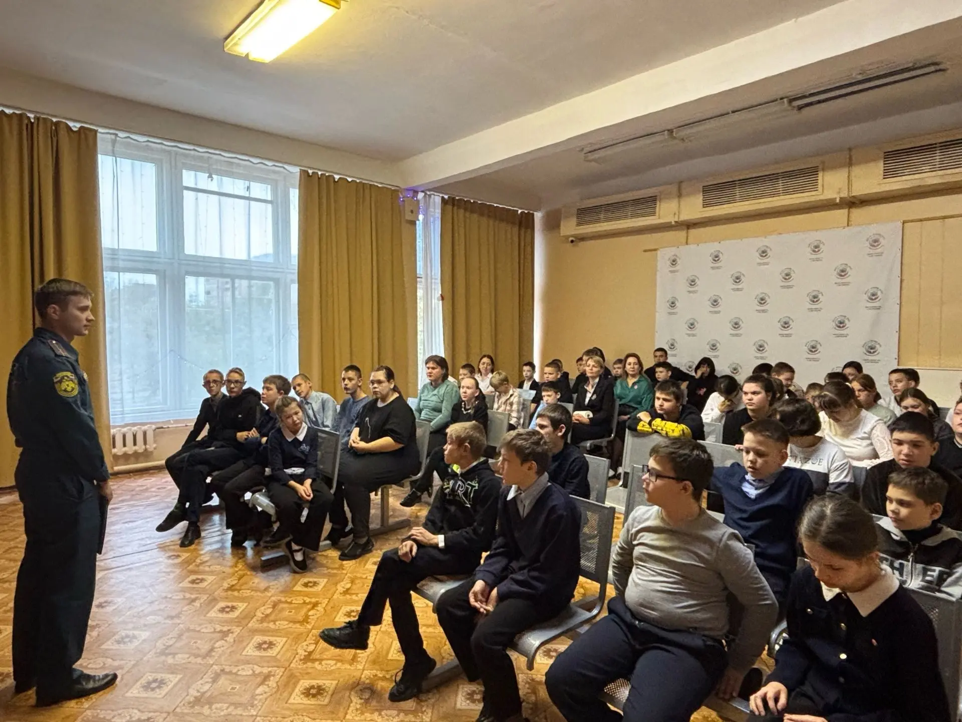 🔴 Сегодня в нашей школе прошёл классный час, посвящённый Дню гражданской обороны и чре...