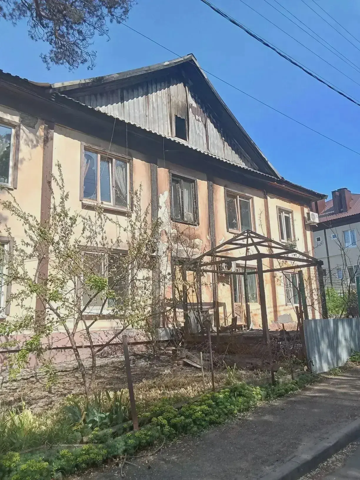 В доме на Морской восстановили кровлю и фасад