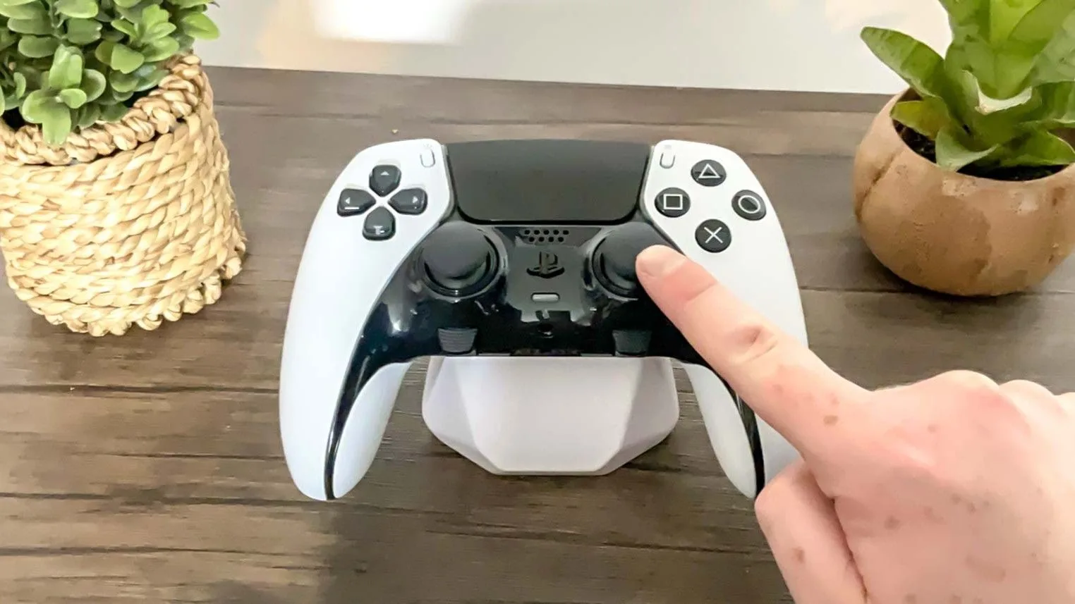 Sony запатентовали адаптивные стики для DualSense