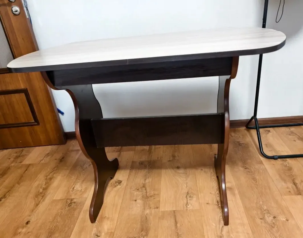 Продам стол. Размер — 60×101. Самовывоз, Кайманова, 3.