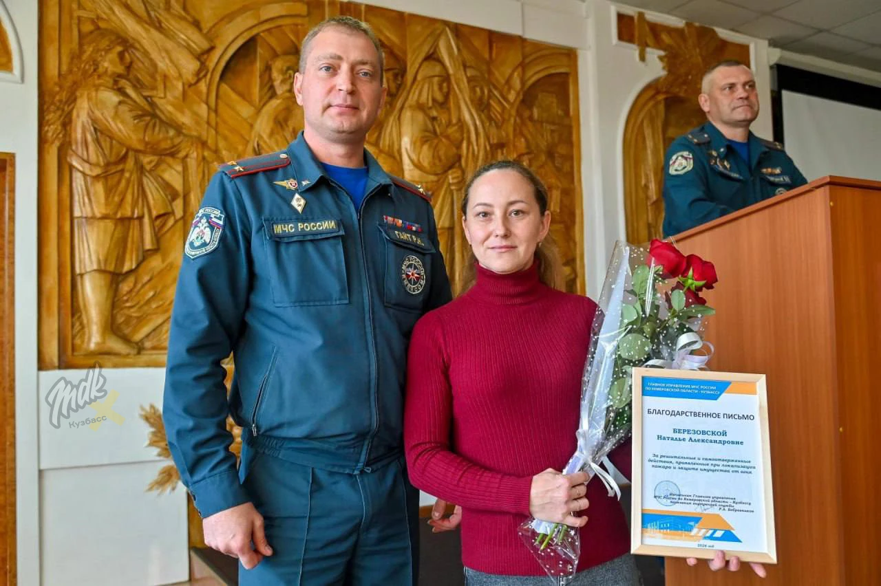 Новокузнечанка залезла на крышу со шлангом и буквально отстояла соседский дом