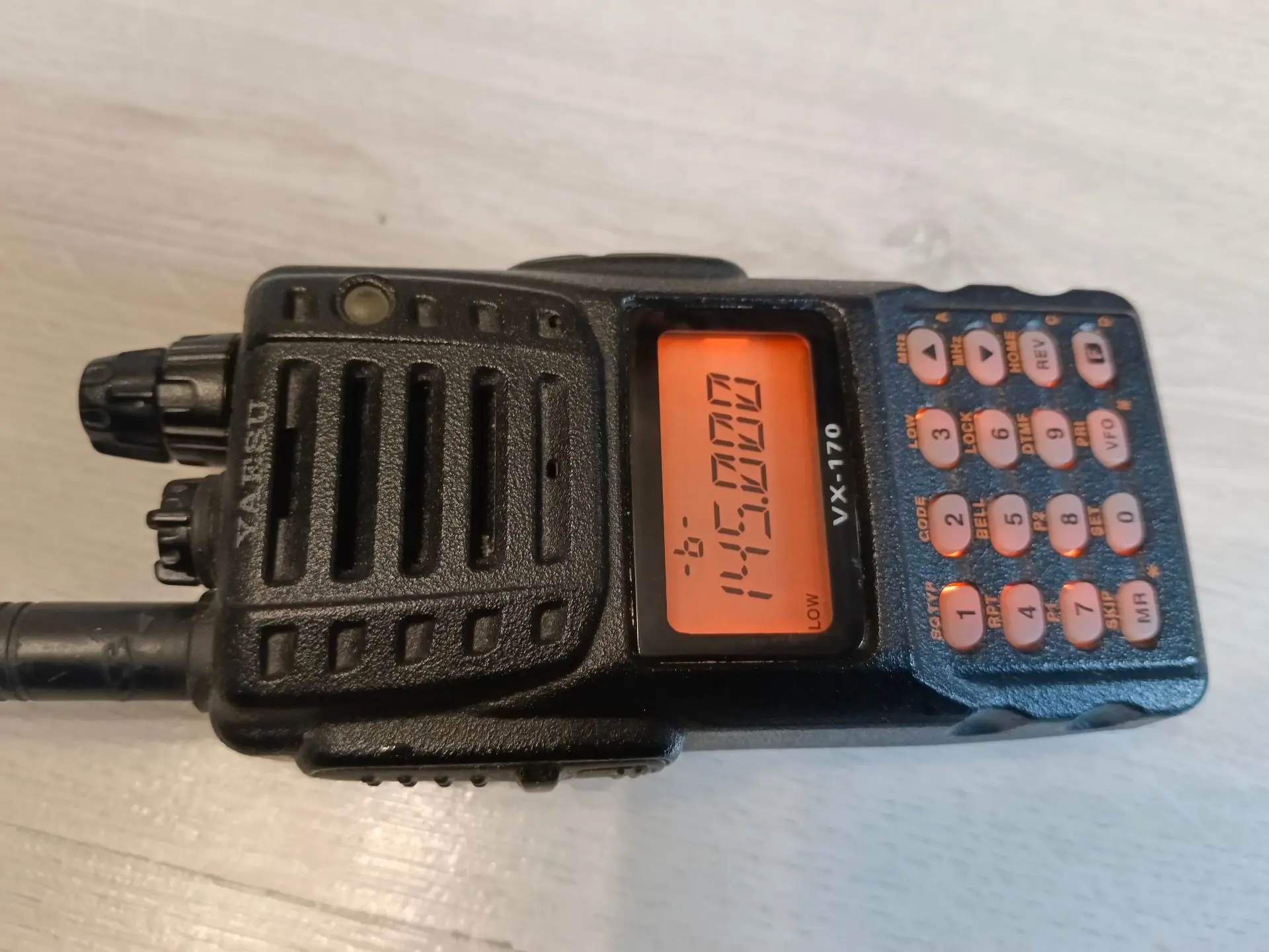 Кроме UHF радиостанции VX-177 продаю еще и VHF радиостанцию Yaesu VX-170.
