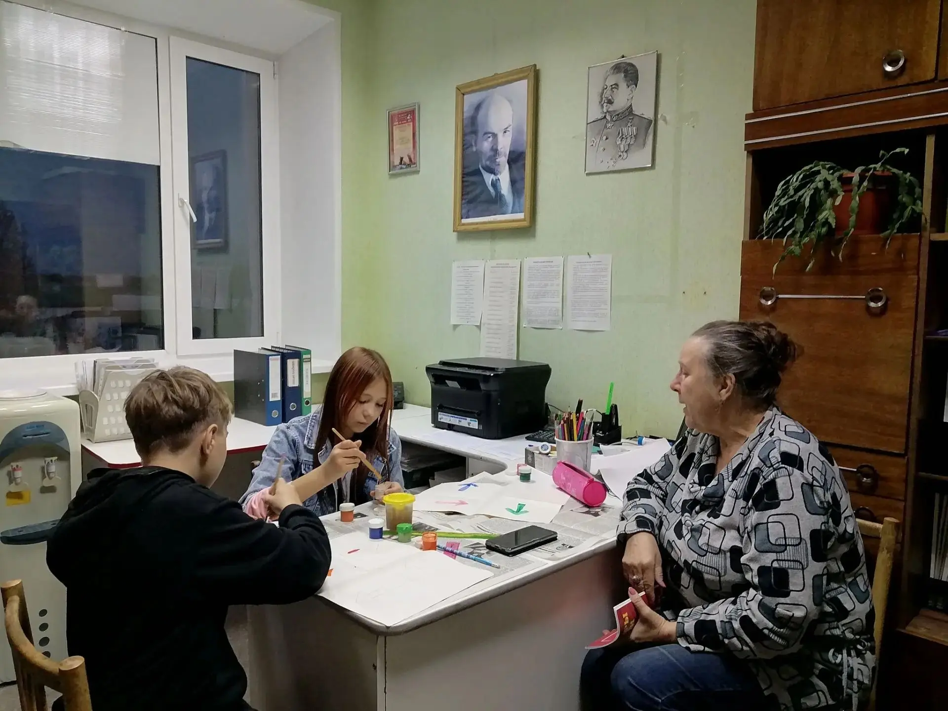 😔 В наше время трудно не только взрослым, но и подросткам...