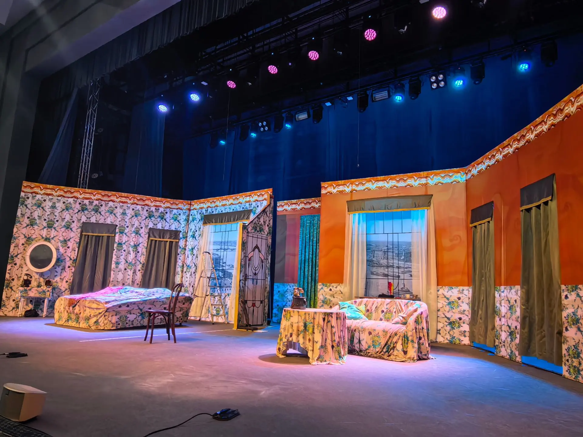 Скоро начнем 🎭