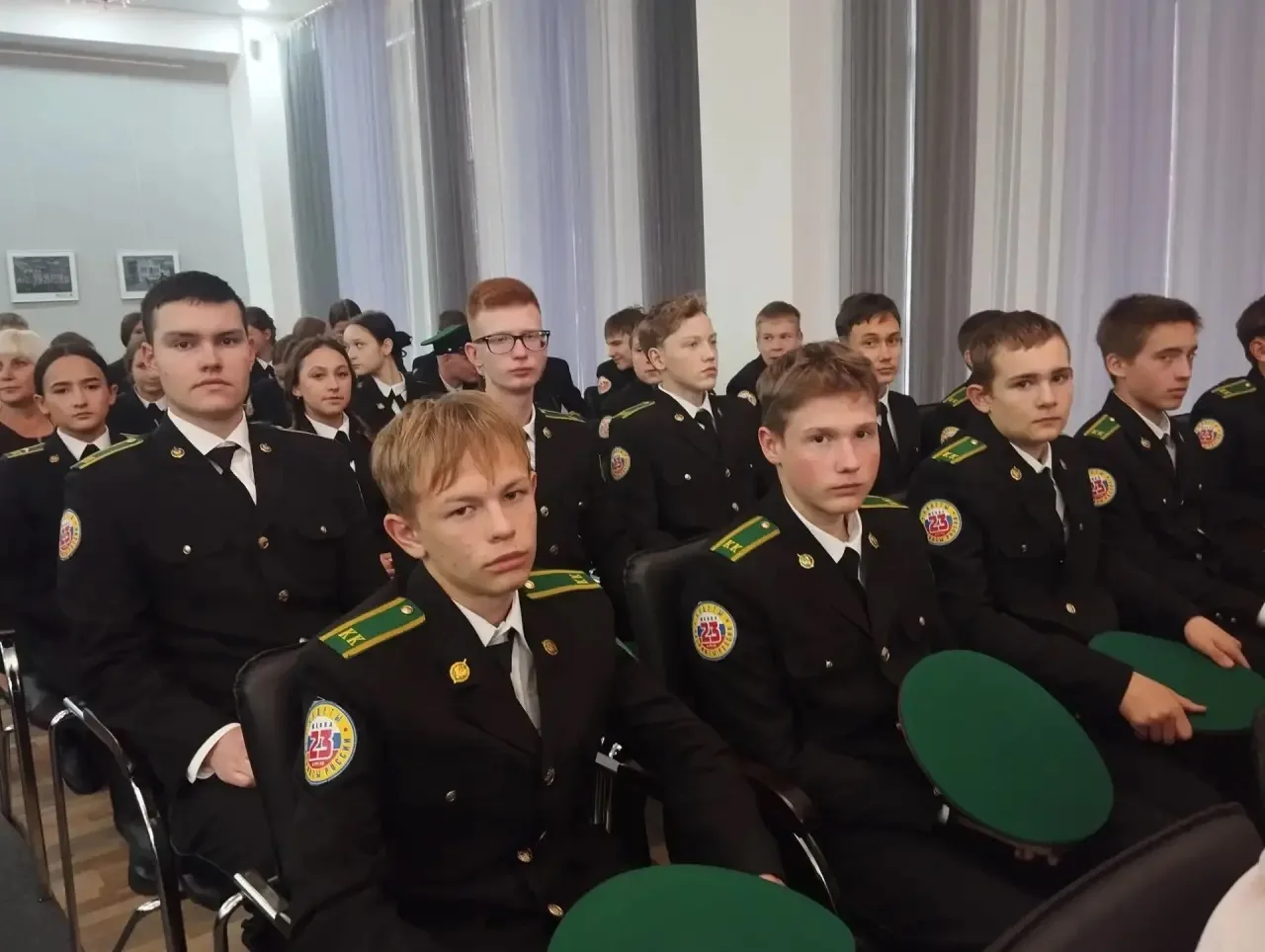 6  октября  кадеты 8-х -9 К классов познакомились с телеверсией спектакля- летописи   «...