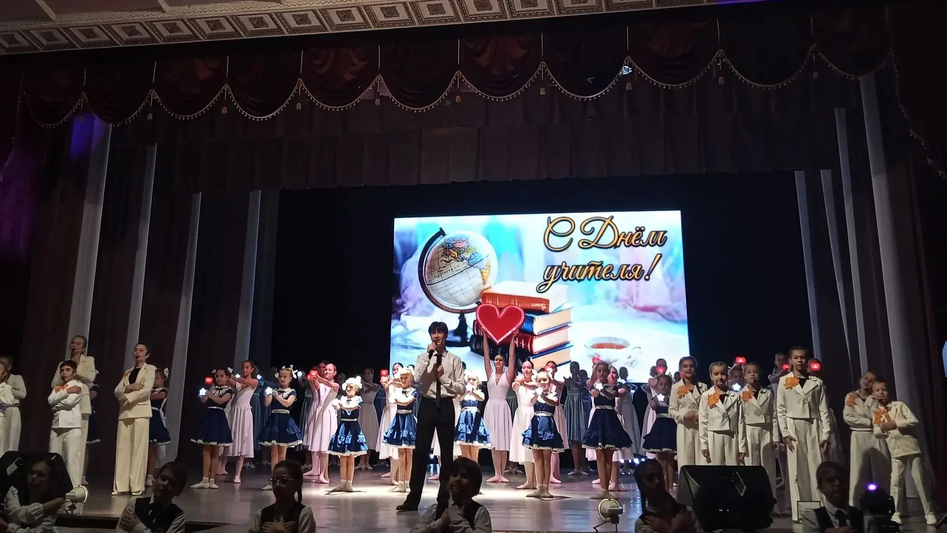 🎊☀️Ярким выступлением на сегодняшнем празднике  посвященном Дню учителя в ДК ст. Кавка...