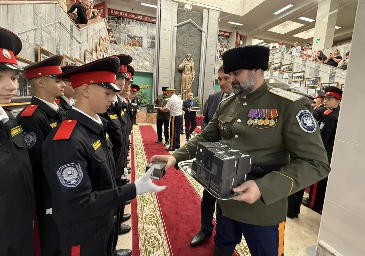 Воспитанники Ангарского казачьего кадетского корпуса принесли клятву верности России в ...