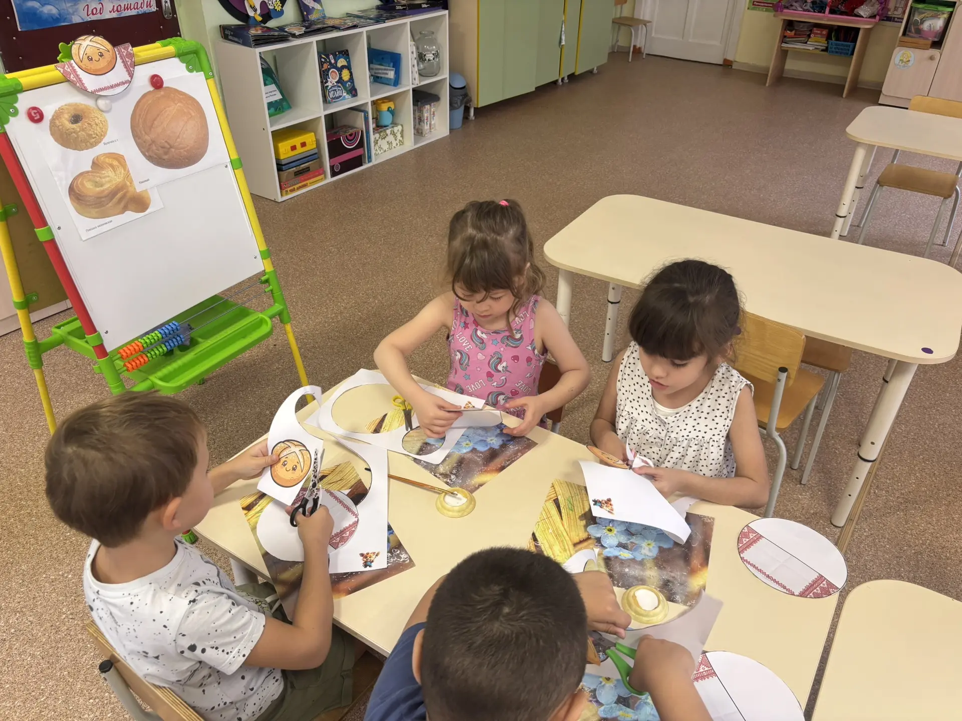#ГруппаНепоседы139 Приближается «Всемирный день хлеба !».Ребята сделали «Каравай на руш...