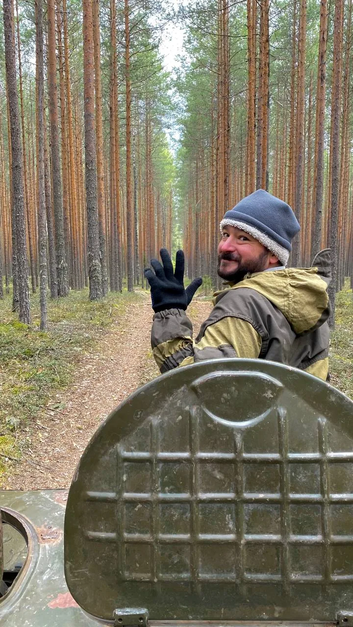 Еще один американец, переехавший в Россию, сообщил, что вынужден покинуть страну. Дэн К...