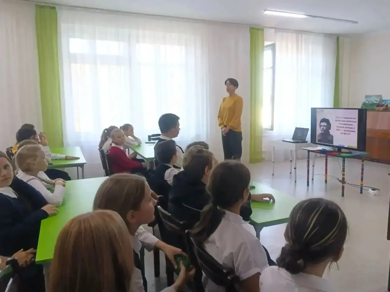 В рамках месячника школьных библиотек и в преддверии годовщины освобождения Краснодарск...