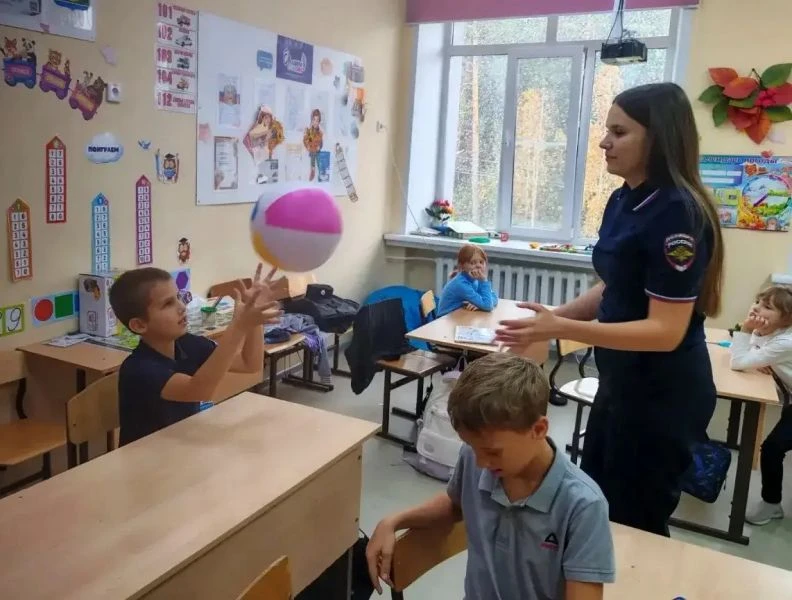 В Сузунском районе сотрудники полиции провели для школьников игру «Дорожное — не дорожное»
