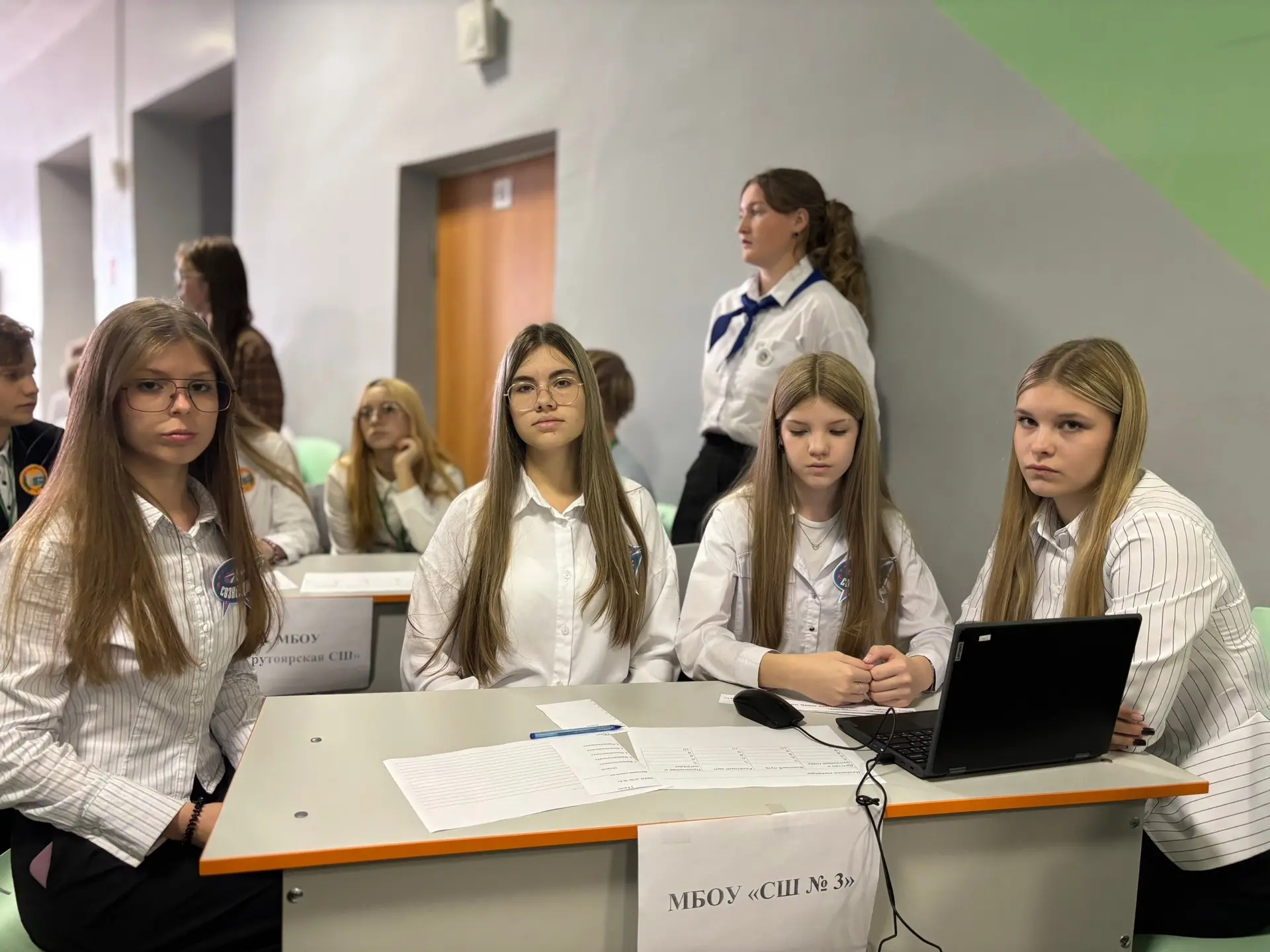 Наши восьмиклассники на интеллектуальной игре «Звёздный путь академика Уткина»!⭐️