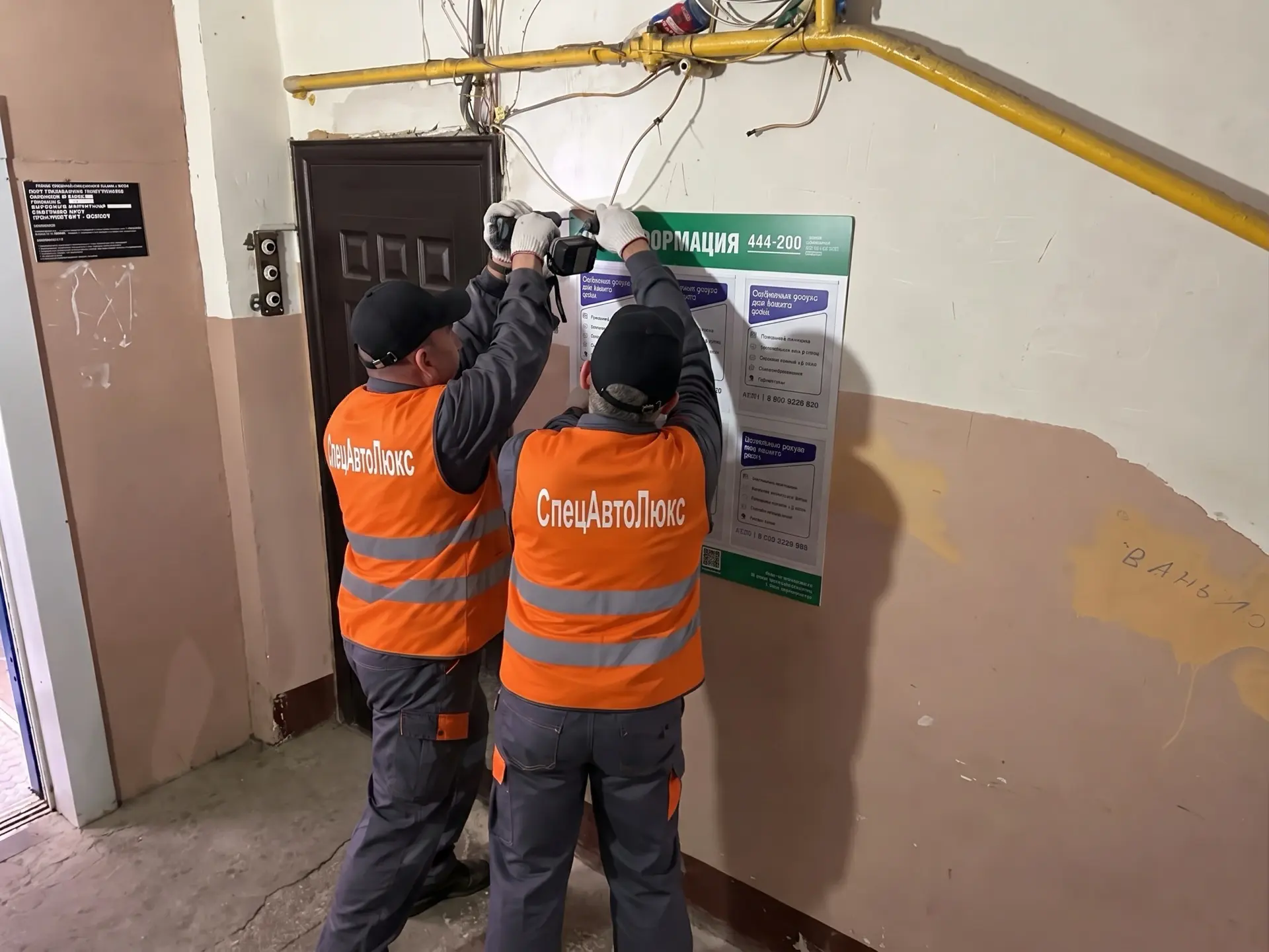 🏢 Выполнены работы по установке информационных стендов с карманами по следующим адресам: