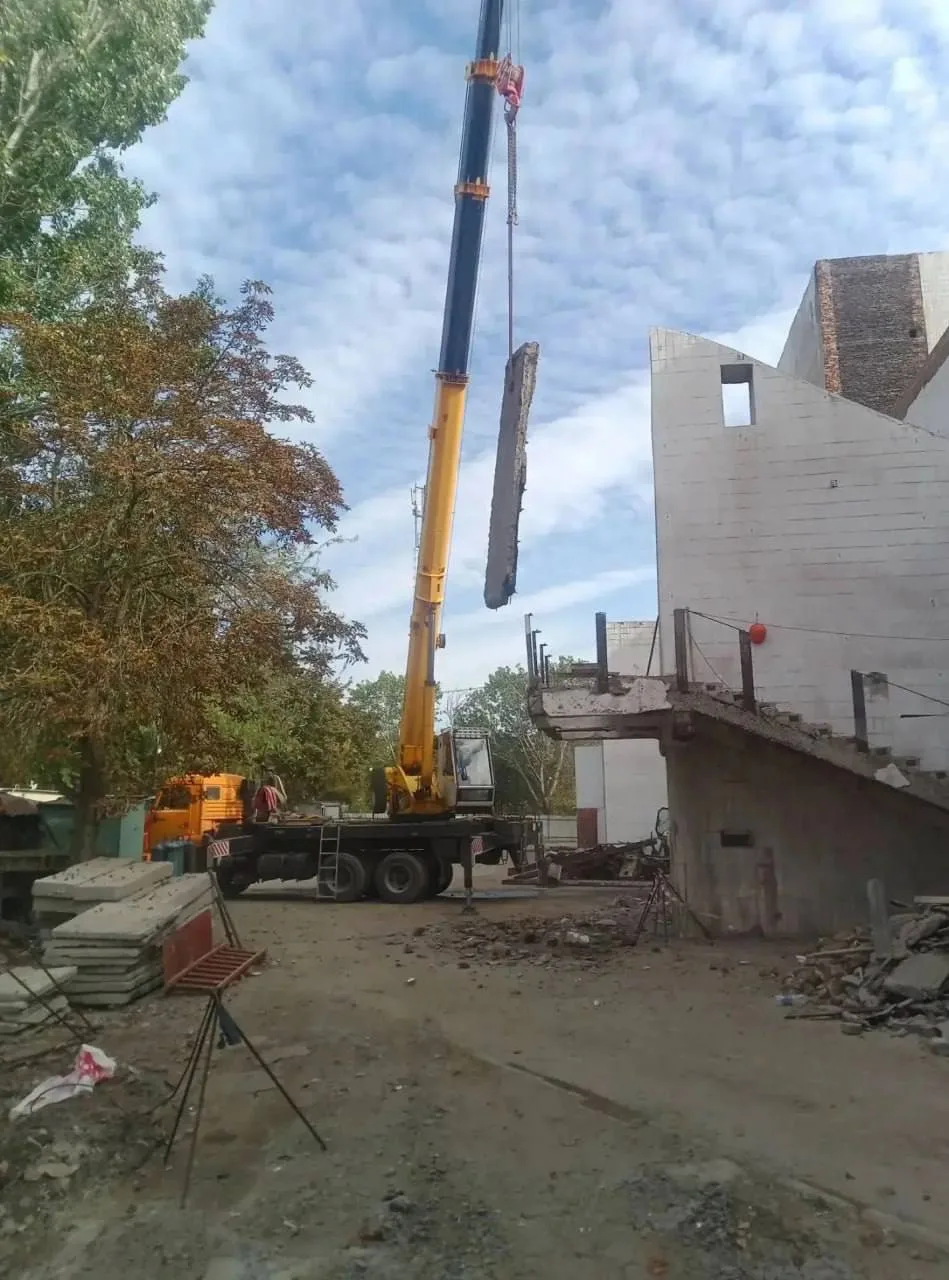 Санкт-Петербург продолжает восстановление ДК "Металлургов" в Мариуполе