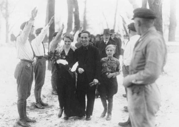 Свaдьба Йозефа и Магды Геббельс. Гитлер - свидетель. Германия, 1931 год