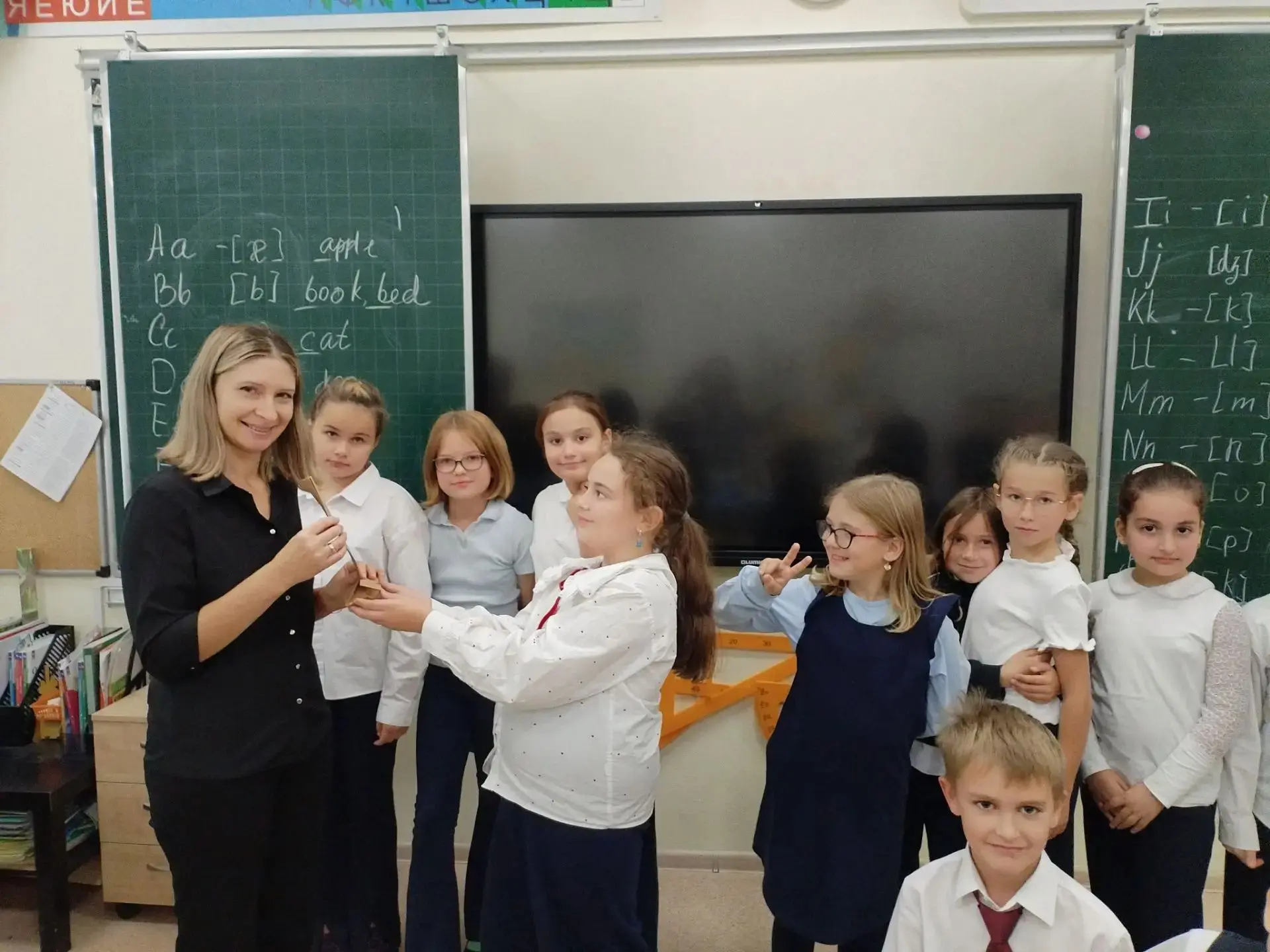 🌷 Мы продолжаем делиться поздравлениями с Днём учителя! 🌷