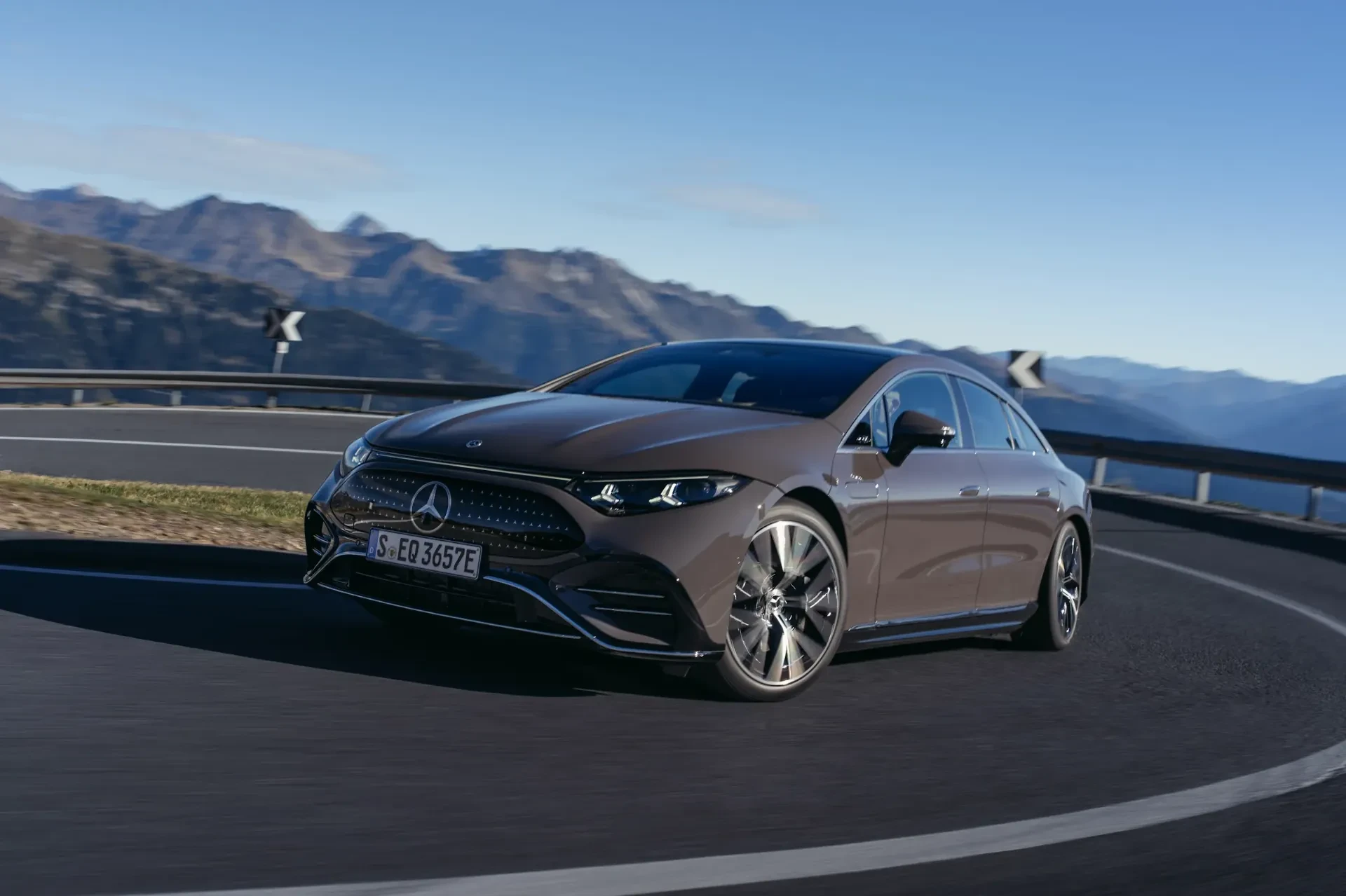 Новый Mercedes-Benz EQS получил систему электронного рулевого управления Steer-by-Wire,...