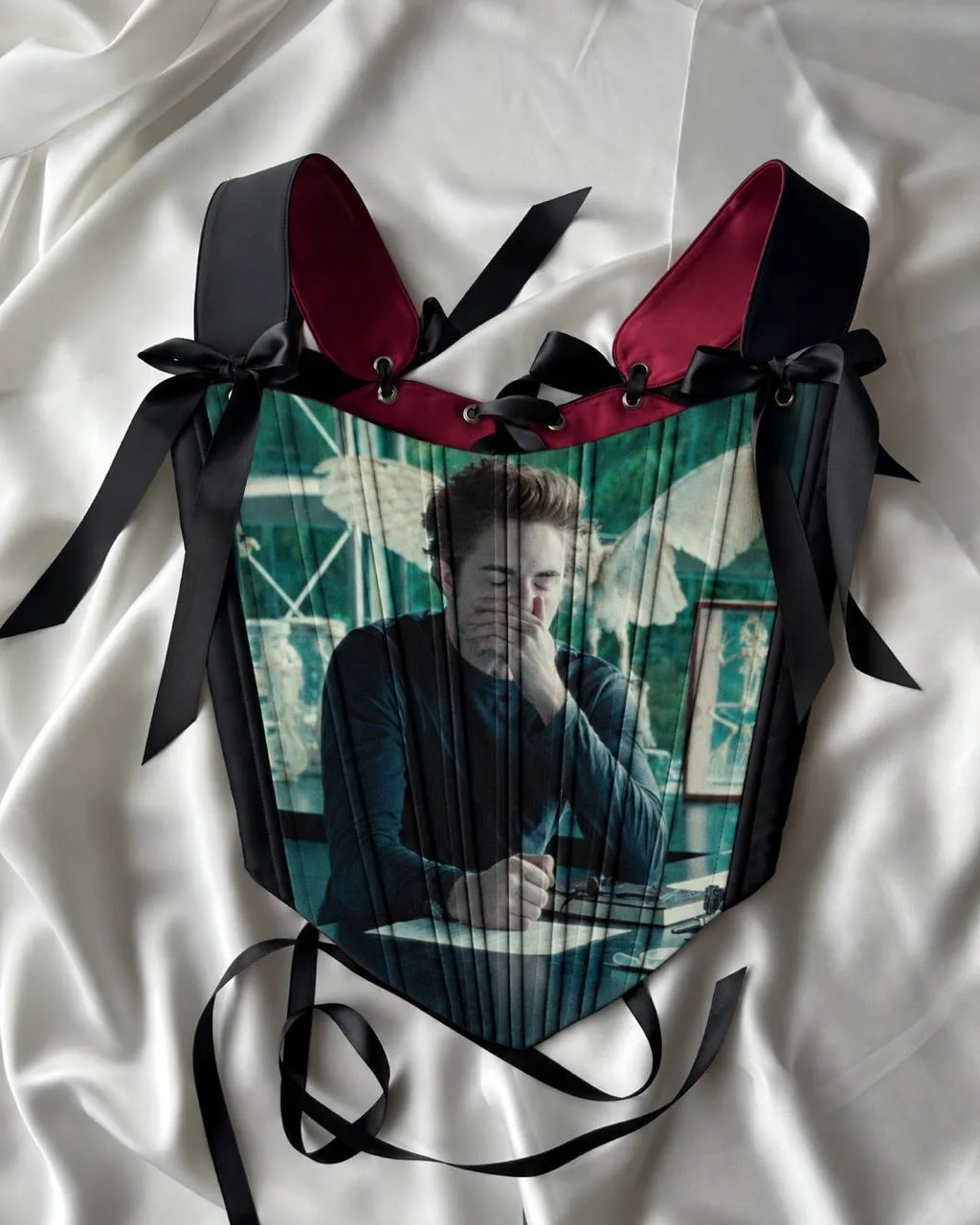 😈  «СУМЕРКИ» СНОВА В МОДЕ — my.corsess дропнули корсеты с культовыми кадрами из фильмов.