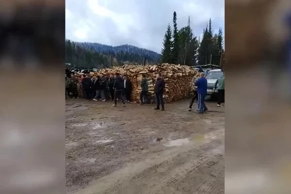 В Тисульском округе Кузбасса на золотодобывающем предприятии обнаружили 41 иностранца, ...