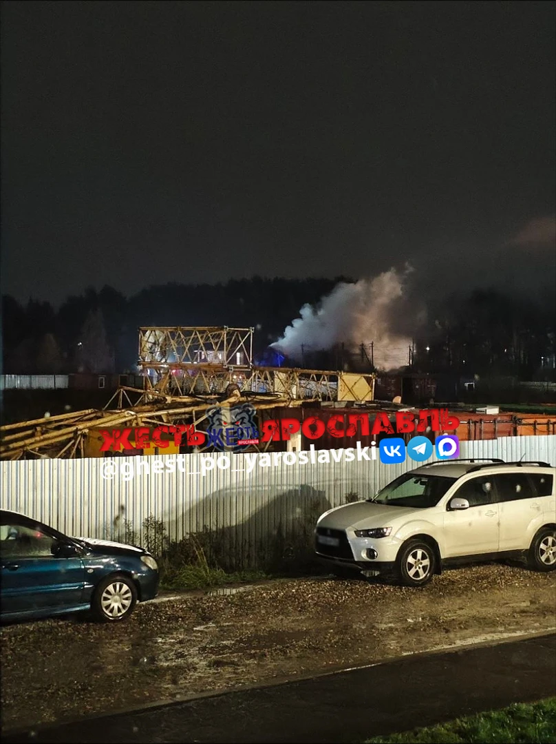 Горит дом в Красном Бору, сообщают подписчики.