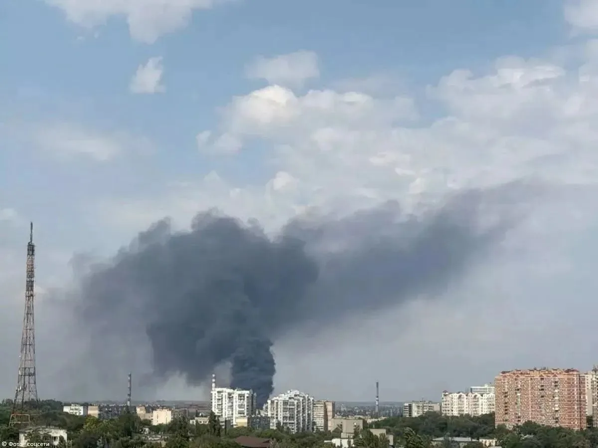 Российские войска ударили по судну, перевозившему в порт Одессы военные грузы, сообщило...