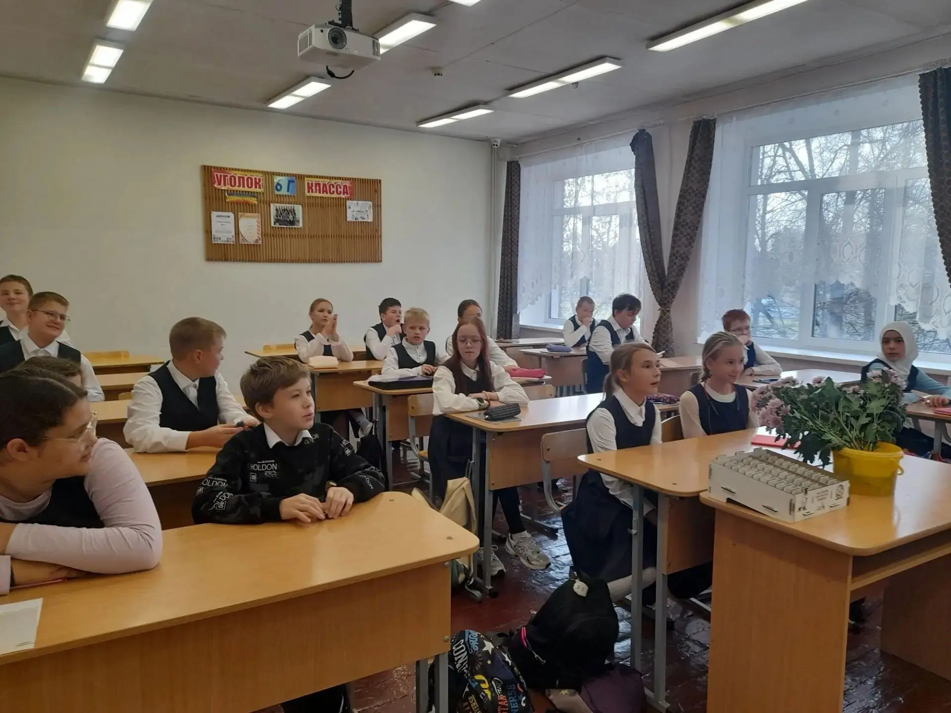 🎉 Ученики 6 «Г» класса провели информационный час о вреде курения! 🚭
