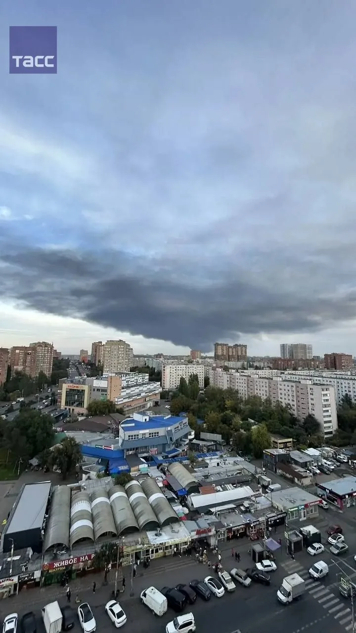 ❗️Площадь пожара на складах под Ростовом-на-Дону выросла вдвое, до 6 тыс. кв. метров, з...