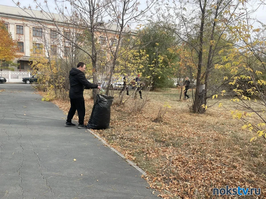 «Общий вклад в чистоту родного города!» Осуждённые ИЦ-3 при ИК-5, вооружившись граблями...