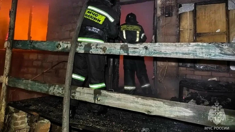 При тушении ночного пожара в Челябинске нашли тела мужчины и женщины