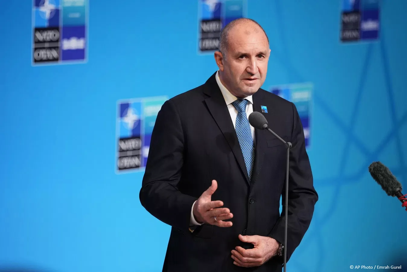 Болгарский премьер Радев выступил против ударов по НПЗ, в том числе в России.