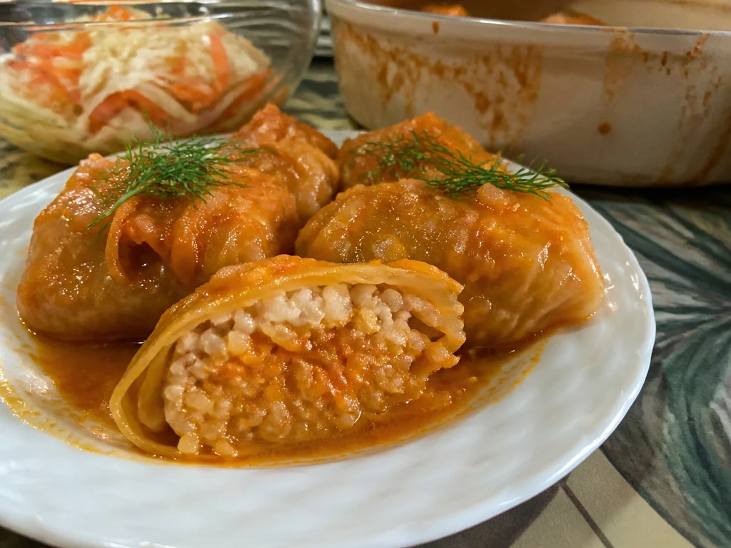 ГОЛУБЦЫ С РИСОМ И ОВОЩАМИ — СОЧНЫЕ, С НЕЖНОЙ КАПУСТОЙ И ГУСТОЙ ПОДЛИВКОЙ. ДОМАШНИЕ СЪЕД...