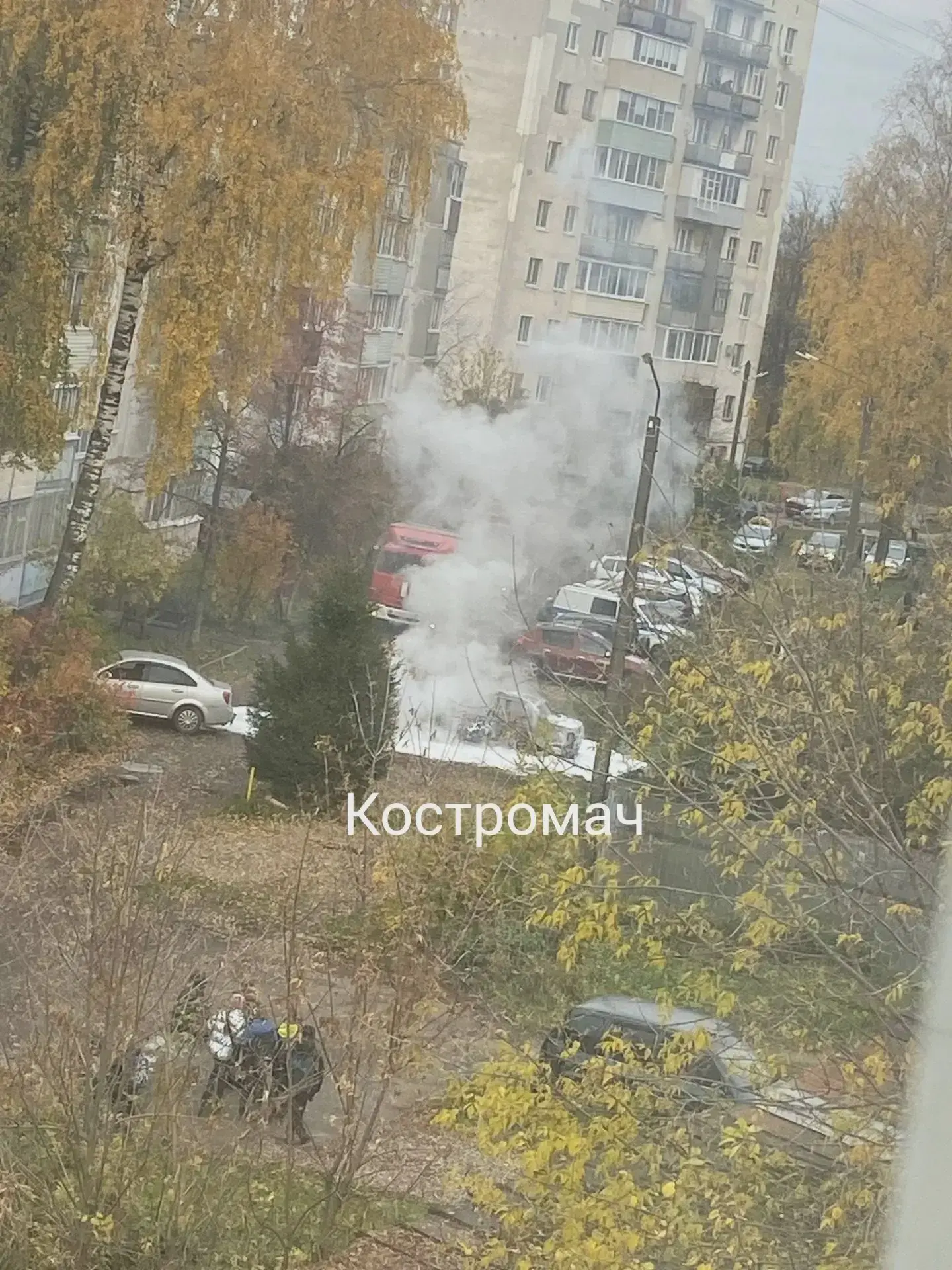 Машина сгорела во дворе на проспекте Мира