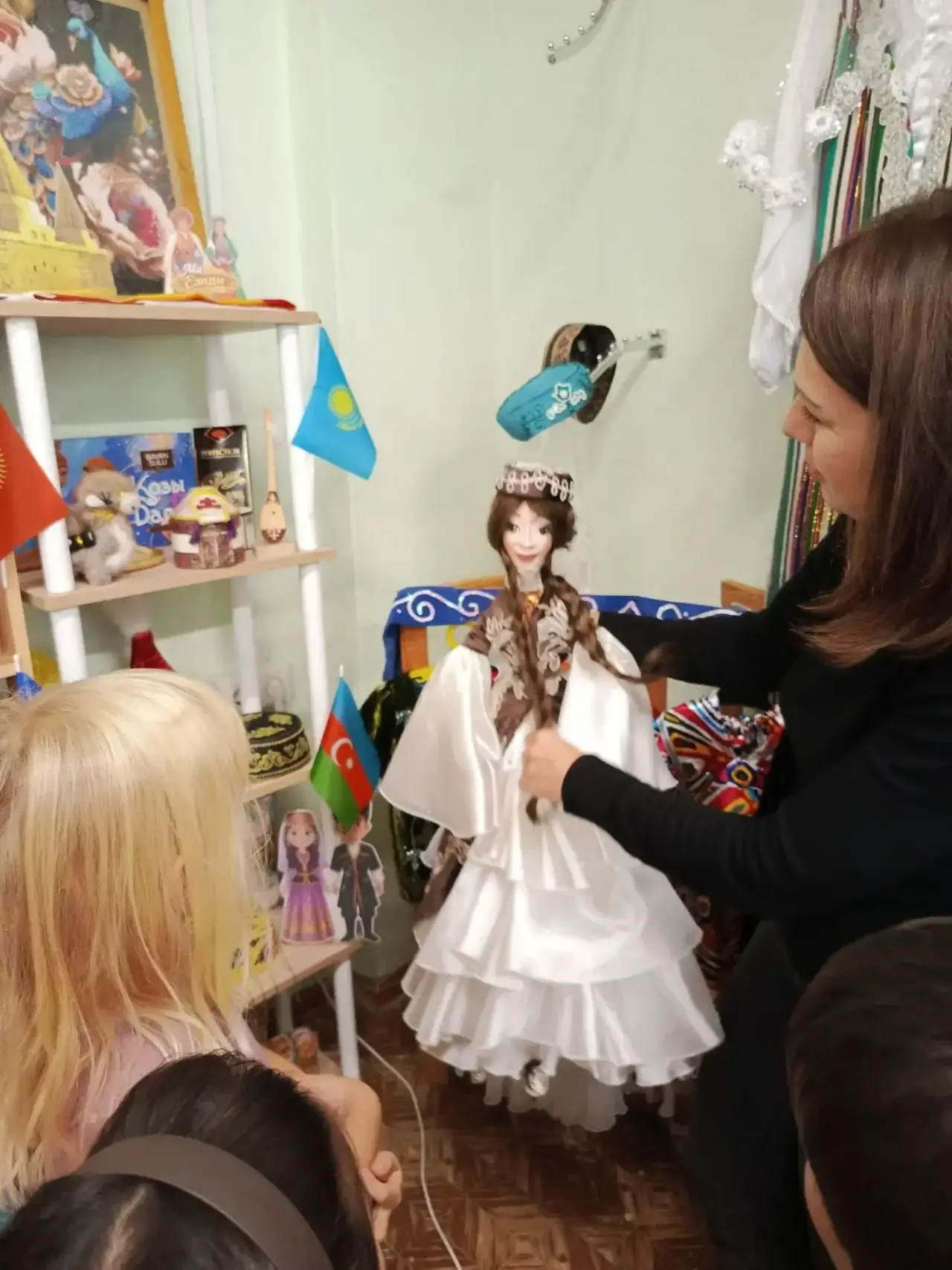 «Здесь мы просто играем, дружим... или нет?» 🤔