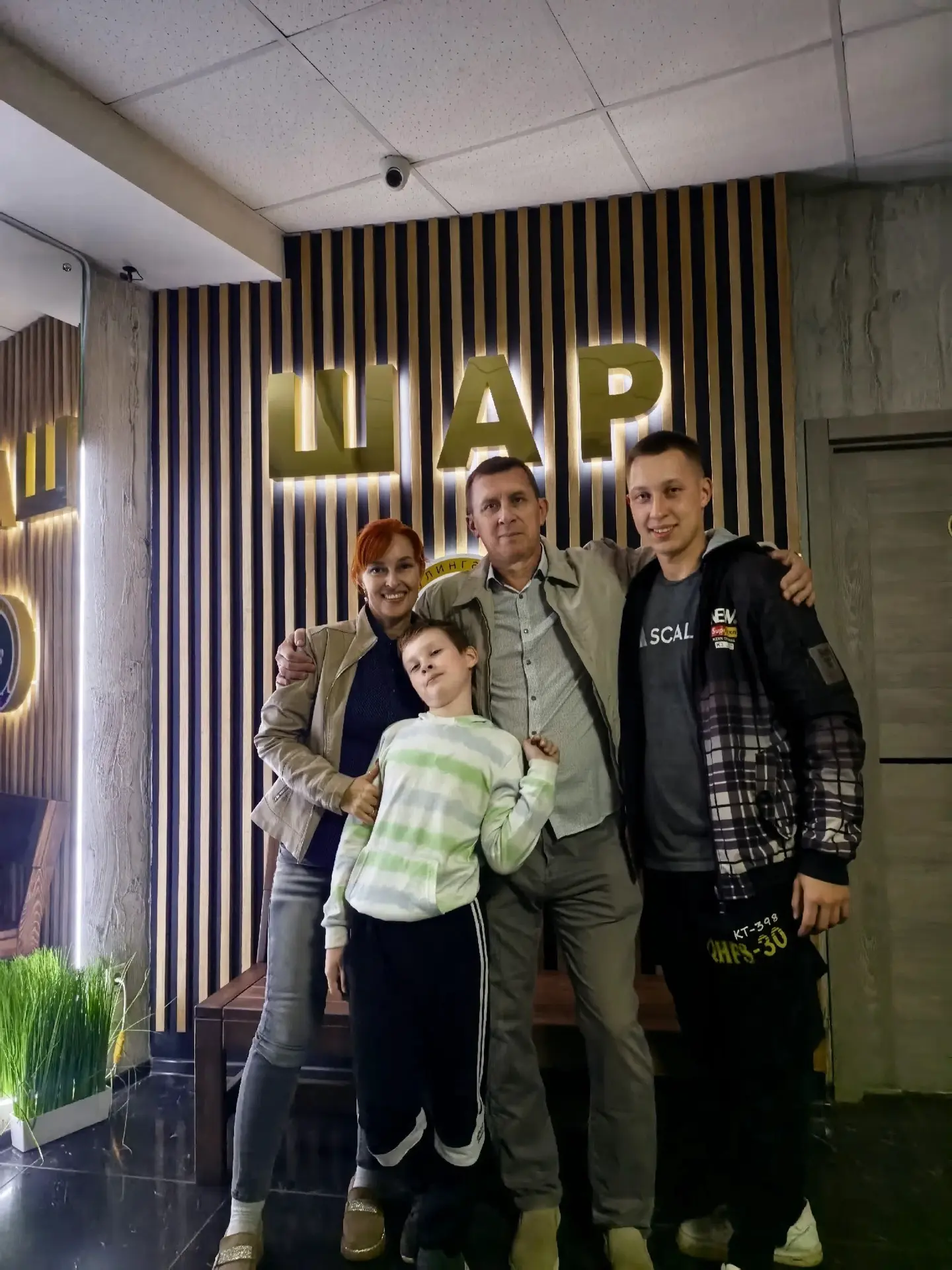 мы весь вечер играли в боулинг 🎳