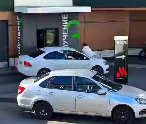 ⚡Блогер из Чебоксар лёг на капот машины ради видео — и получил штраф