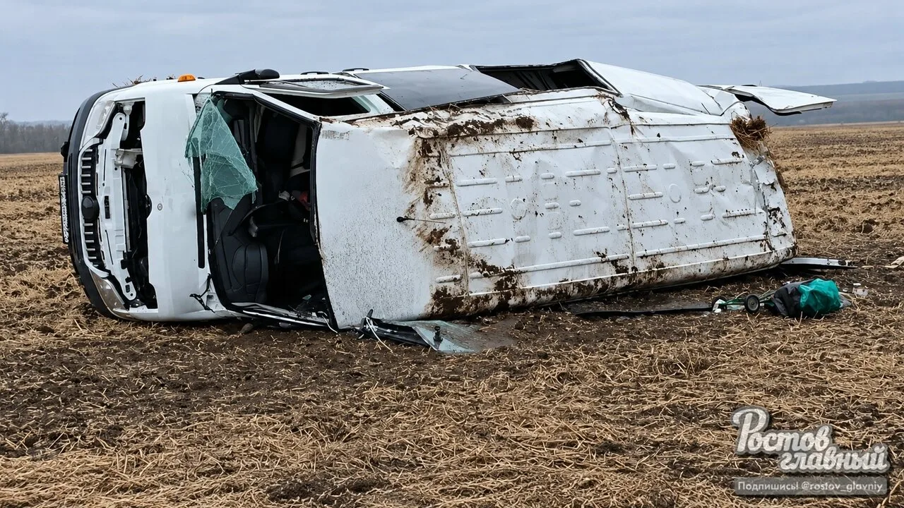⚠ Пять человек пострадали при опрокидывании грузового Mercedes на трассе Самбек — Матве...