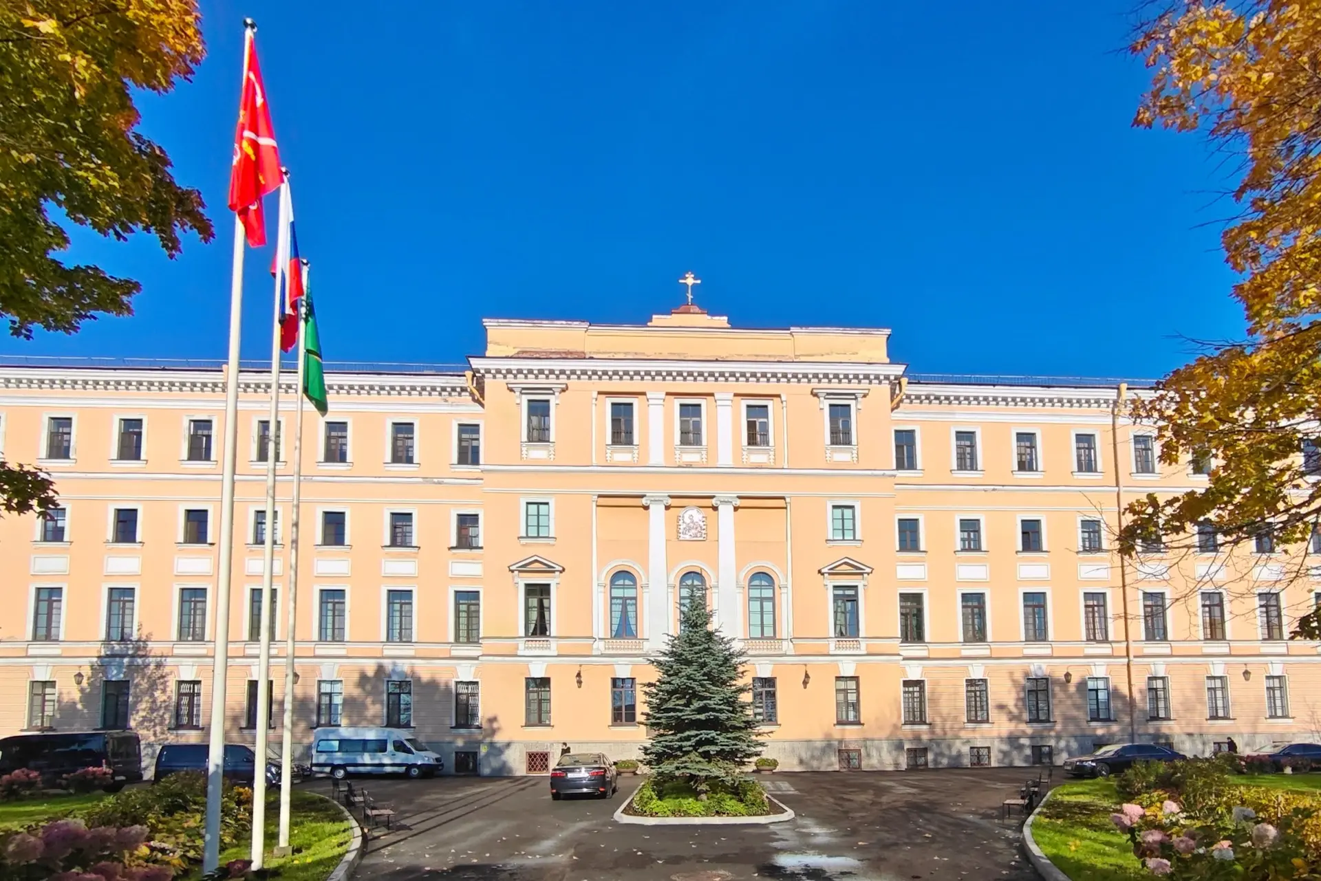 Вместе с митрополитом Санкт‑Петербургским и Ладожским Варсонофием приняли участие в тор...