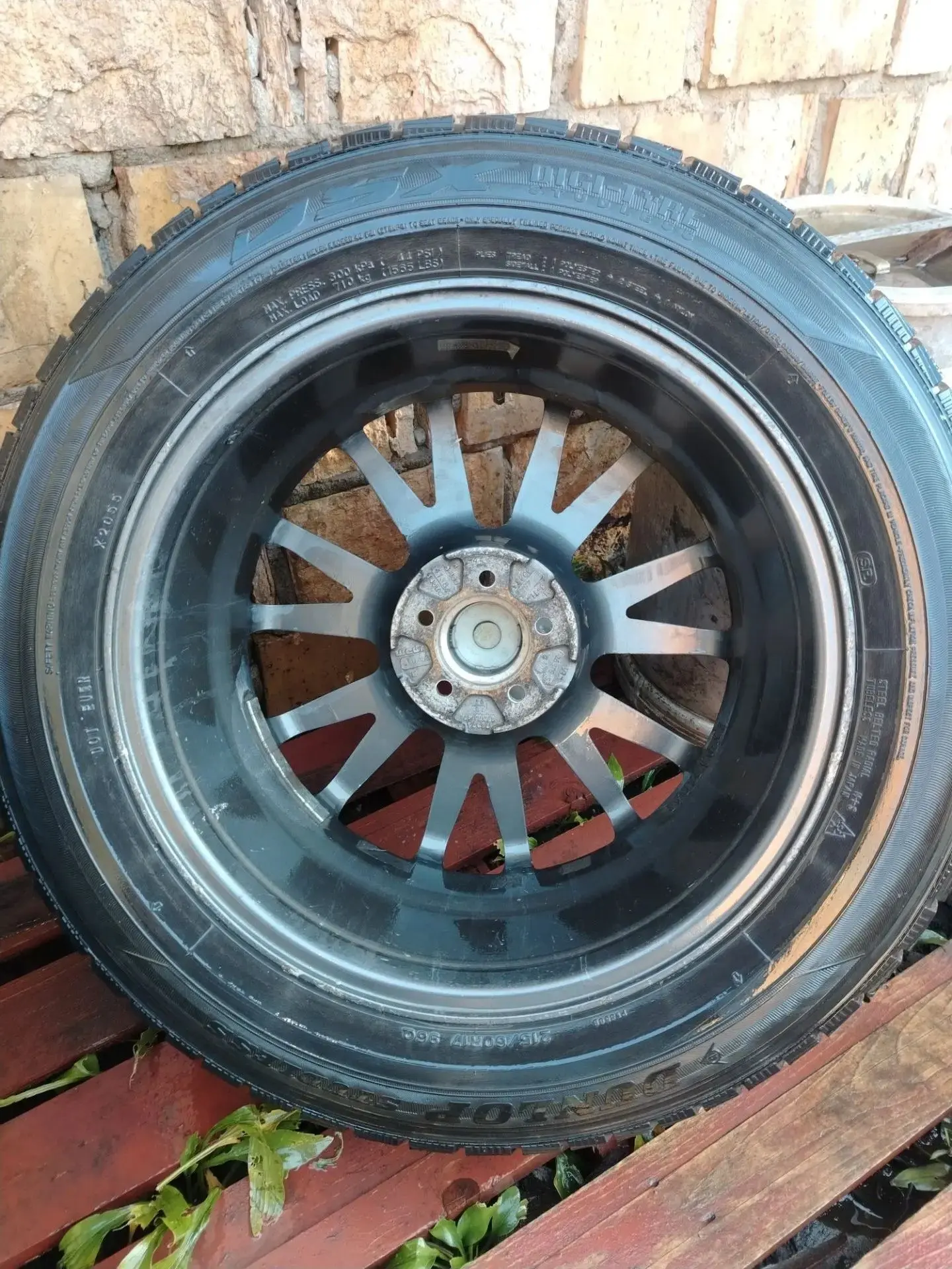 Продам зимние шины (без грыж и порезов) Dunlop DSX 215/60 R17 на дисках Weds Velva Spor...
