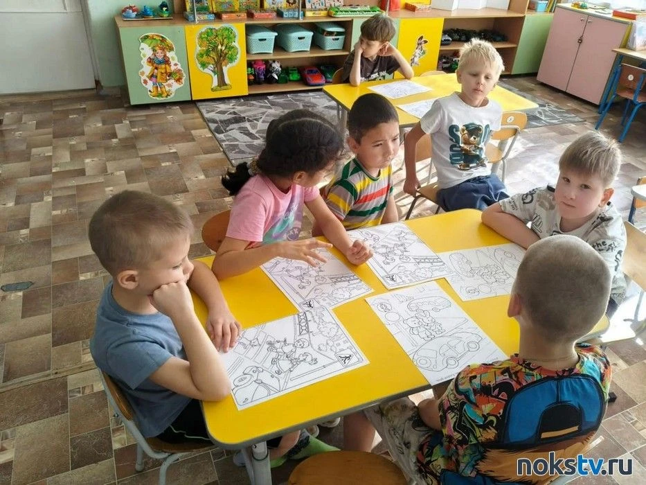 В детском саду №37 прошло познавательное мероприятие — встреча с инспектором ГИБДД Дарь...