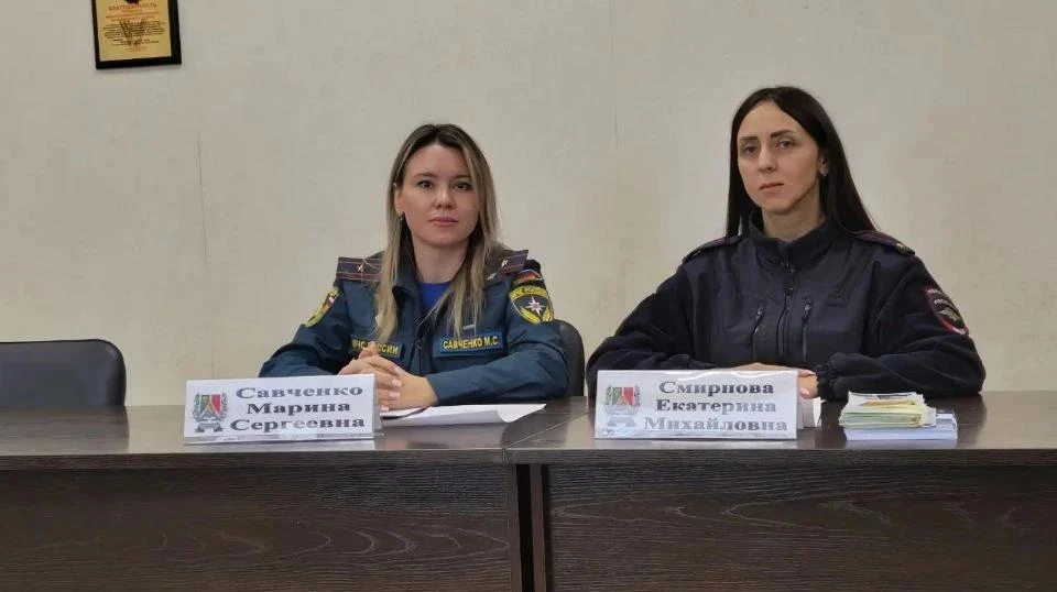 О требованиях пожарной безопасности в школах напомнили сотрудники Госпожнадзора МЧС России