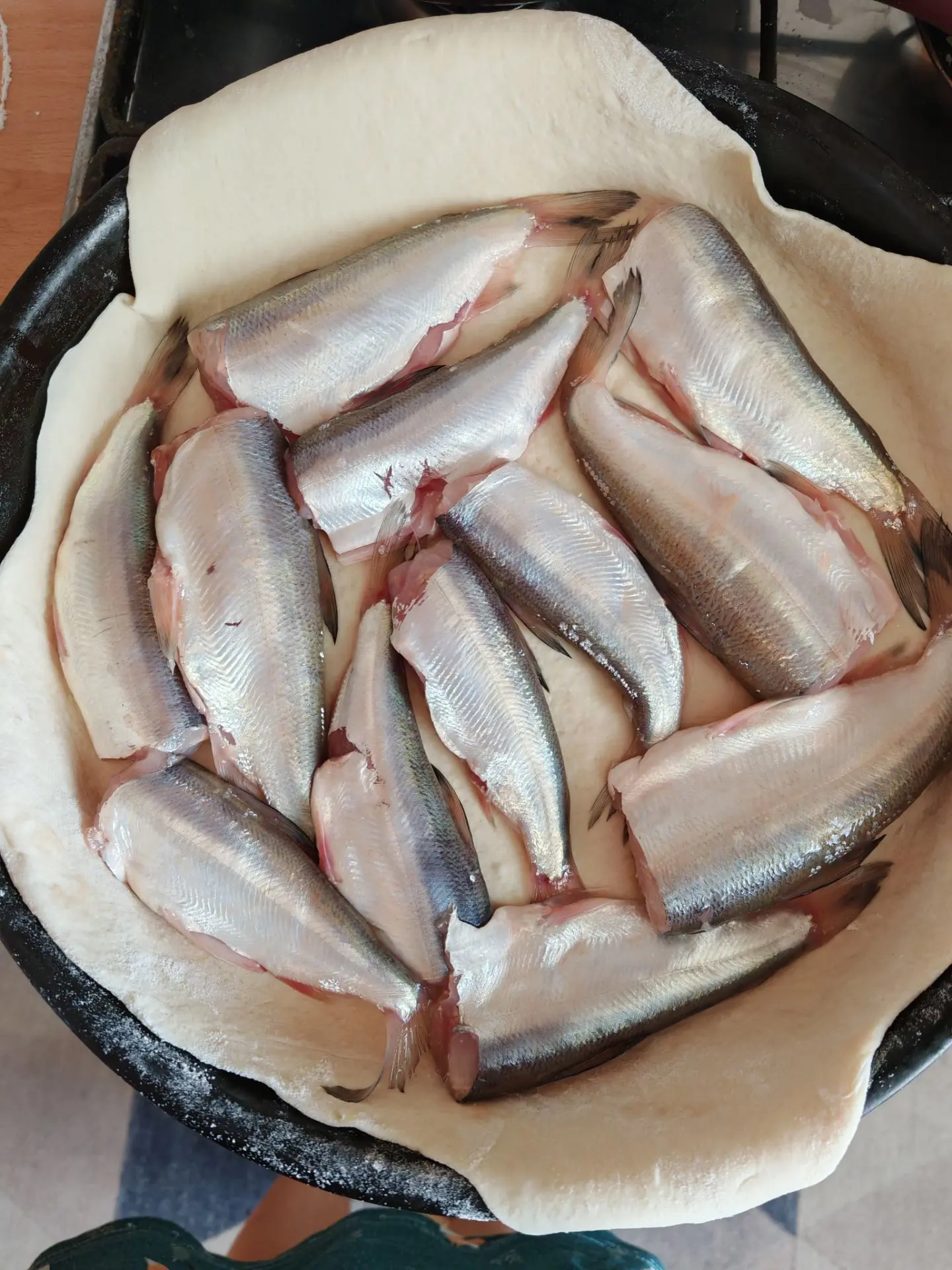 А это ещё мне папа подогнал свежего сырка. 😋 Даже почистили в деревне, чтоб я не чисти...